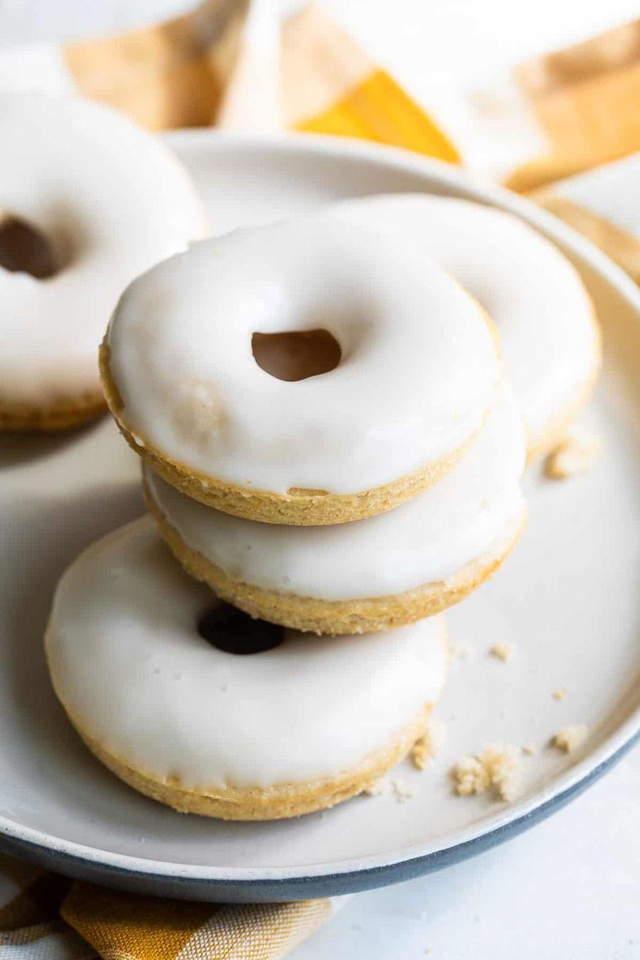 รูปภาพ:https://diethood.com/wp-content/uploads/2011/08/baked-doughnuts-12.jpg