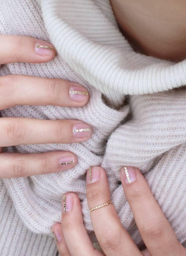 รูปภาพ:http://honestlywtf.com/wp-content/uploads/2015/03/goldnails1-640x882.jpg