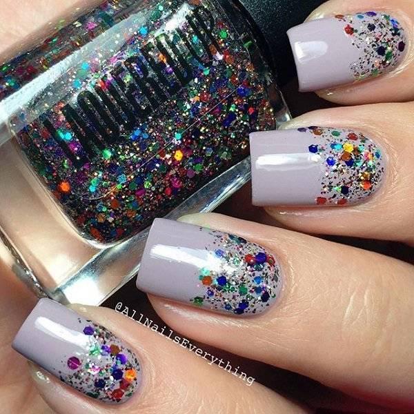 รูปภาพ:http://www.cuded.com/wp-content/uploads/2015/12/Gray-with-glitter-nail-art.jpg