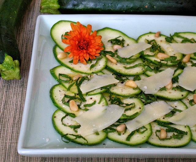 รูปภาพ:http://media2.popsugar-assets.com/files/2015/07/10/763/n/1922398/d820d76cf40e366c_Zucchini-CarpacciobhDMXJ.xxxlarge/i/Zucchini.jpg