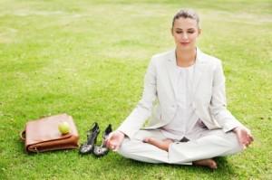 รูปภาพ:http://www.innerspaceharvardsq.org/wp-content/uploads/2012/11/woman-meditating-in-park5-300x199.jpg