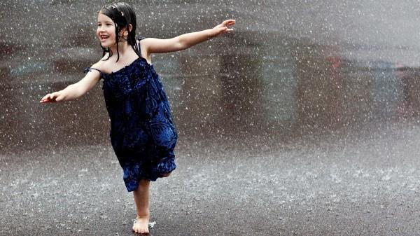 รูปภาพ:http://www.vcharkarn.com/userfiles/209838/girl-child-rain-dress-wet-600x337.jpg
