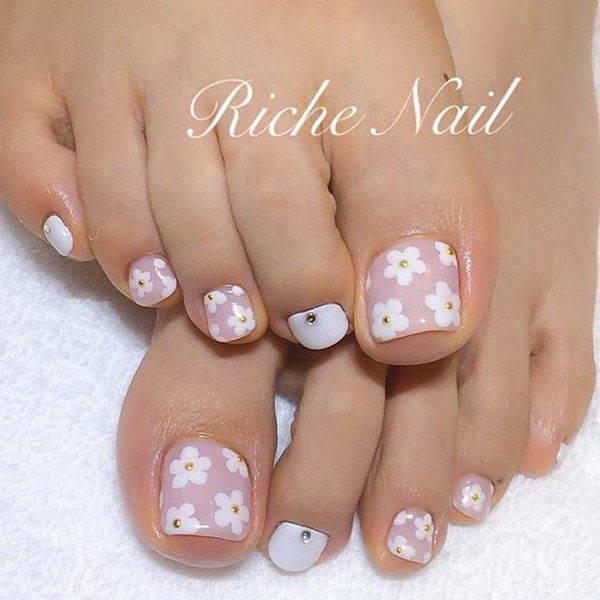 รูปภาพ:http://notedlist.com/wp-content/uploads/2015/08/toe-nail-designs/18-toe-nail-art-designs.jpg