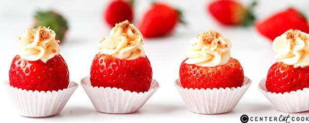 รูปภาพ:http://www.centercutcook.com/wp-content/uploads/2016/01/cheesecake-stuffed-strawberries-1.jpg