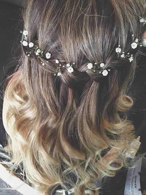 รูปภาพ:http://www.long-hairstyless.com/wp-content/uploads/2016/11/Bridesmaids-Flower-Hair.jpg