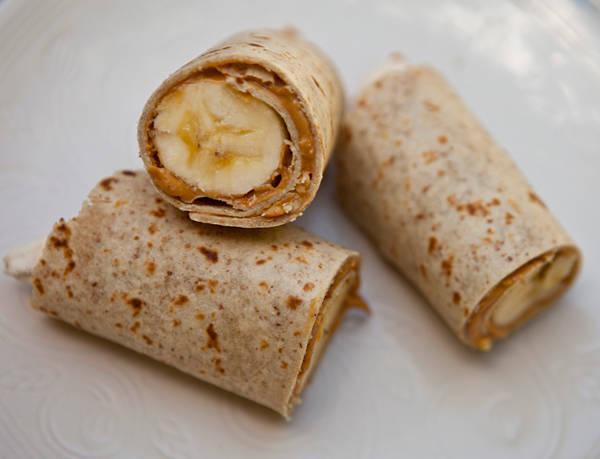 รูปภาพ:http://1.bp.blogspot.com/-EPD0YhAvbT8/UUCt3A21K9I/AAAAAAAAAKg/D1Gzubaqg6k/s1600/banana+peanut+butter+roll+snack.jpg