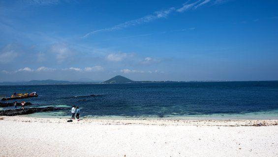 รูปภาพ:https://api.cdn.visitjeju.net/photomng/imgpath/201908/08/bc42566a-f9e1-4b43-96f3-23b34297a6ae.jpg