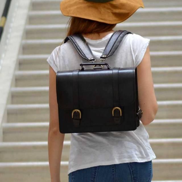 รูปภาพ:https://www.wolfandbadger.com/media/images/productimage-picture-rey-satchel-backpack-small-22554.jpg