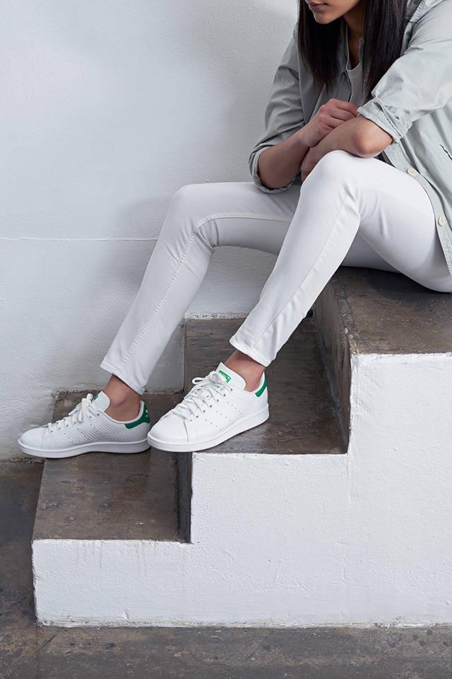 รูปภาพ:https://adidas.jp/lookbook/originals/images/2015fw/lookbook/stansmith-08/1/index.jpg