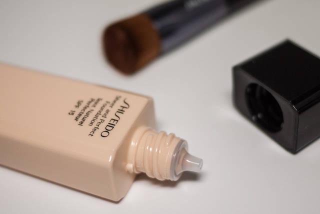 รูปภาพ:http://cdn.evonnz.com/wp-content/uploads/2013/08/shiseido-sheer-and-perfect-foundation-5.jpg