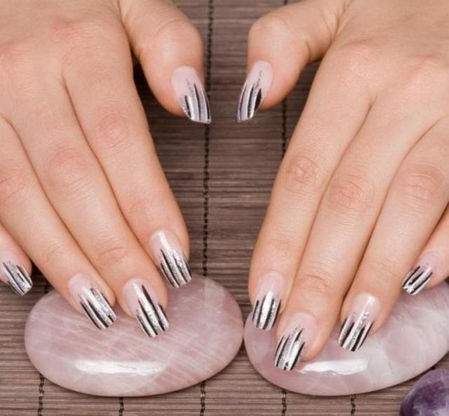 รูปภาพ:http://www.topteny.com/wp-content/uploads/2014/09/145748-577x535r1-cool-striped-nails.jpg