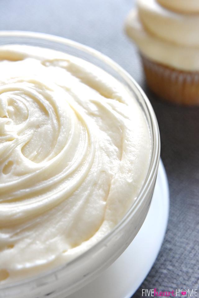 รูปภาพ:http://www.fivehearthome.com/wp-content/uploads/2015/02/Classic-Cream-Cheese-Frosting-The-Best-Recipe-by-Five-Heart-Home_700pxBowl.jpg