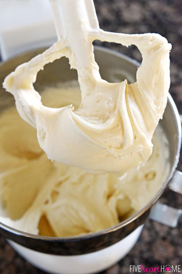 รูปภาพ:http://www.fivehearthome.com/wp-content/uploads/2015/02/Classic-Cream-Cheese-Frosting-The-Best-Recipe-by-Five-Heart-Home_700pxBeater.jpg