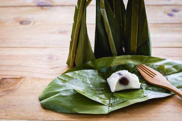 รูปภาพ:https://www.sgethai.com/wp-content/uploads/2021/09/steamed-flour-custard-with-sweet-coconut-filling-wooden-surface-thai-dessert-concept-600x400.jpg