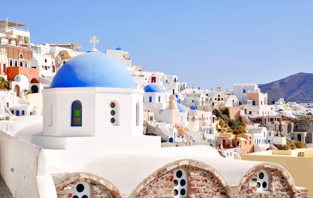 รูปภาพ:http://www.greecetours.com/wp-content/uploads/2015/02/View-of-the-village-of-Oia-in-Santorini-island-Greece.jpg