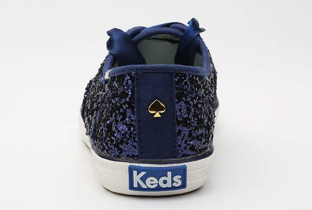 รูปภาพ:http://www.kedssneakersonline.com/images/Keds/Keds_x_Kate_Spade_New_York_Blue_Champion_Glitter_Sneakers_03.jpg