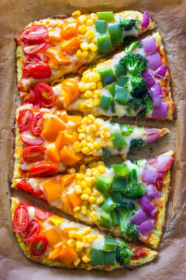 รูปภาพ:http://gimmedelicious.com/wp-content/uploads/2016/03/Rainbow-Caulfilower-Crust-Pizza-26-of-29.jpg