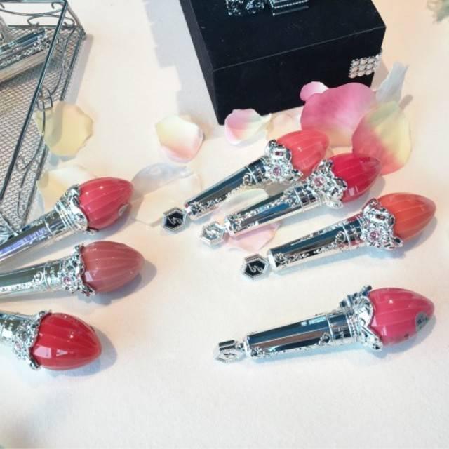 ภาพประกอบบทความ รีวิวลิปกลอส Forever Juicy Oil Rouge Sheer จาก JILL STUART 