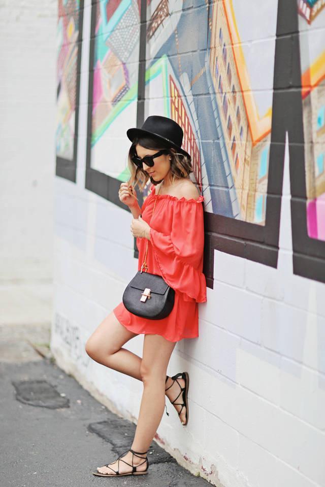 รูปภาพ:http://cdn-4.justthedesign.com/wp-content/uploads/2015/07/22.-off-shoulder.jpg