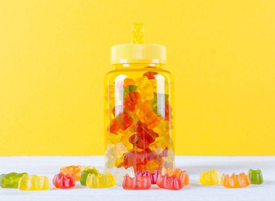 รูปภาพ:https://www.eatthis.com/wp-content/uploads/sites/4/2021/01/gummy-vitamins.jpg