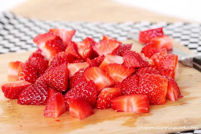 รูปภาพ:http://www.couponclippingcook.com/wp-content/uploads/2015/02/3-cut-strawberries.jpg