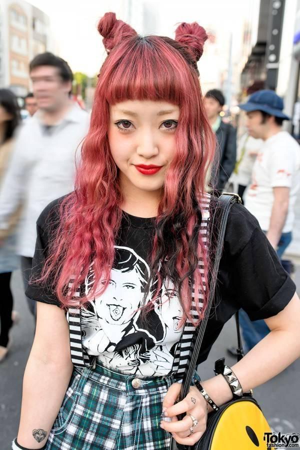 รูปภาพ:http://tokyofashion.com/wp-content/uploads/2014/05/Red-Double-Buns-Hair-2014-04-26-DSC4800-600x900.jpg