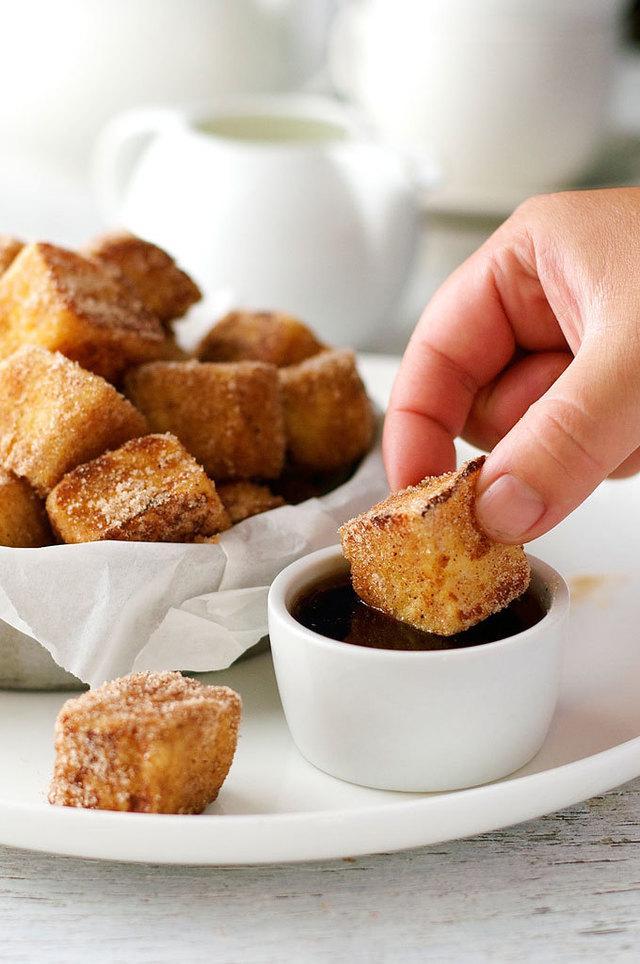 รูปภาพ:http://www.recipetineats.com/wp-content/uploads/2015/03/Cinnamon-Sugar-French-Toast-Bites-4.jpg
