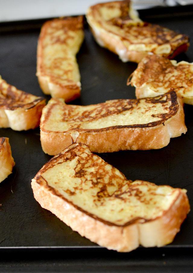 รูปภาพ:http://www.recipe-diaries.com/wp-content/uploads/2015/04/cinnamon-sugar-french-toast-sticks-009.jpg