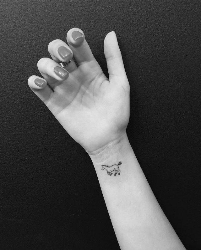 รูปภาพ:http://cdn1.sortra.com/wp-content/uploads/2016/05/minimal-tattoo009.jpg