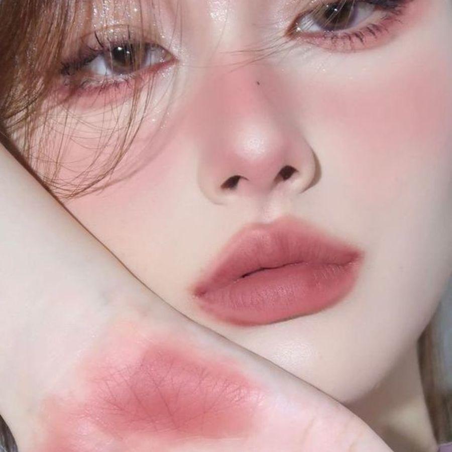 ภาพประกอบบทความ Pink Makeup กับ 5 ไอเดียแต่งหน้าโทนชมพูซากุระ สวยละมุนกระจายความฟุ้งแบบหวาน ๆ 🌸