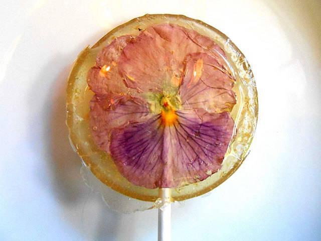 รูปภาพ:http://static.boredpanda.com/blog/wp-content/uploads/2016/03/flower-lollipops-food-art-sugar-bakers-janet-best-21.jpg