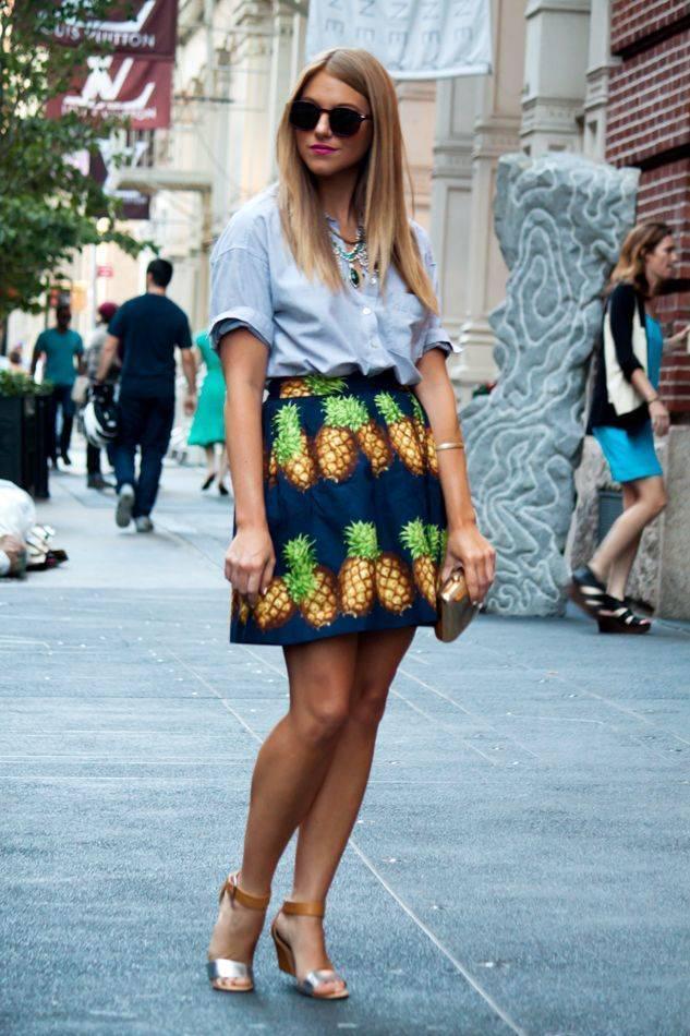 รูปภาพ:http://glamradar.com/wp-content/uploads/2016/02/5.-pineapple-skirt-with-button-down-shirt.jpg