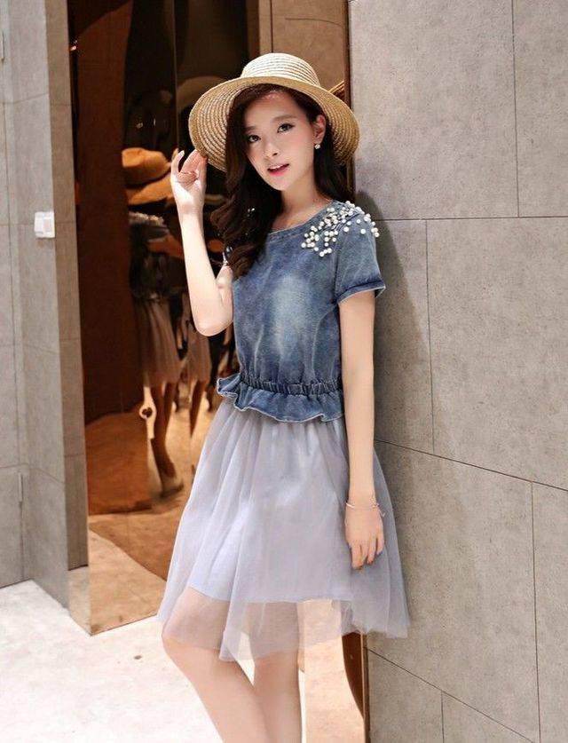 รูปภาพ:http://glamradar.com/wp-content/uploads/2015/10/6.-feminine-blouse-with-cute-hat.jpg