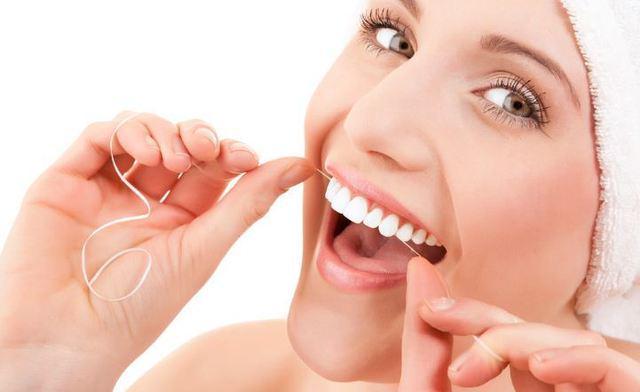 รูปภาพ:http://5z3udk.assets-01.cdndrive.com/wp-content/uploads/2013/02/Using-Dental-Floss.jpg