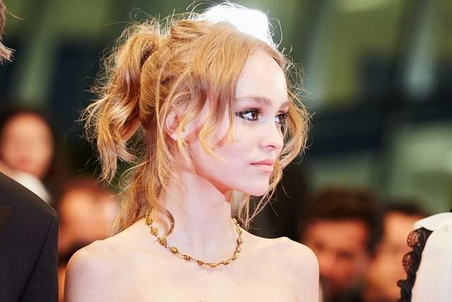 รูปภาพ:http://media.glamour.com/photos/57389f224b812ec7585f6840/3:2/h_1024,c_limit/lily-rose-depp-cannes.jpg