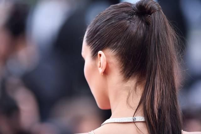 รูปภาพ:http://media.glamour.com/photos/5733e155b41f88e25d150b72/3:2/h_1024,c_limit/bella-hadid-ponytail-cannes.jpg