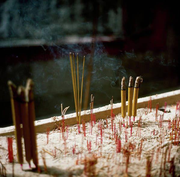 รูปภาพ:https://render.fineartamerica.com/images/rendered/default/print/8/8/break/images-medium-5/burning-incense-sticks-by-noircorner-jacqueline-kwok.jpg