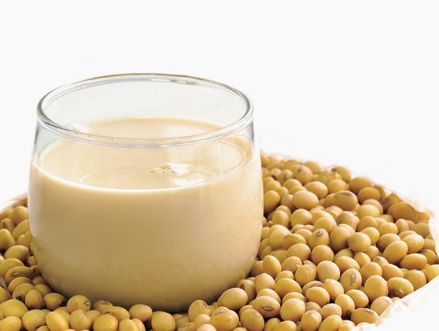 รูปภาพ:http://www.mamaexpert.com/wp-content/uploads/2014/04/health-recipes-soy-milk.jpg