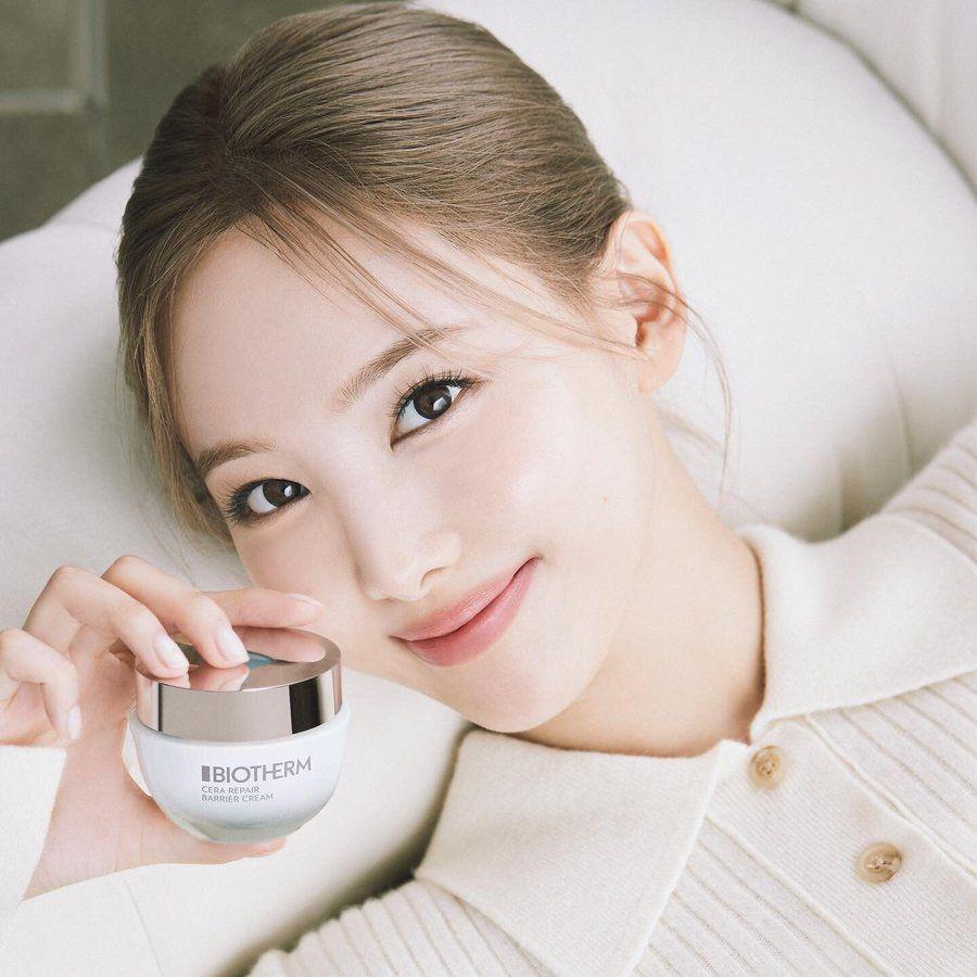 รูปภาพ:https://kpopping.com/documents/95/1/1440/TWICE-Nayeon-x-Biotherm-Korea-2022-documents-1(9).jpeg?v=294df