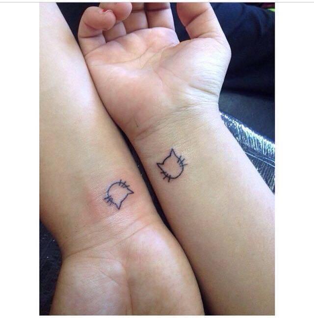 รูปภาพ:http://www.barneyfrank.net/wp-content/uploads/2015/06/40-Forever-Matching-Tattoo-Ideas-For-Best-Friends-13.jpg