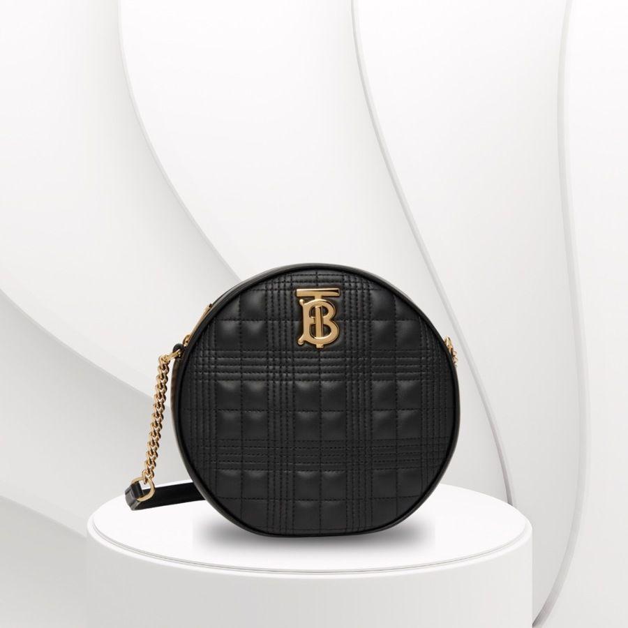 รูปภาพ:กระเป๋าทรงกลมสีดำ รุ่น Black Louise Shoulder Bag แบรนด์ BURBERRY