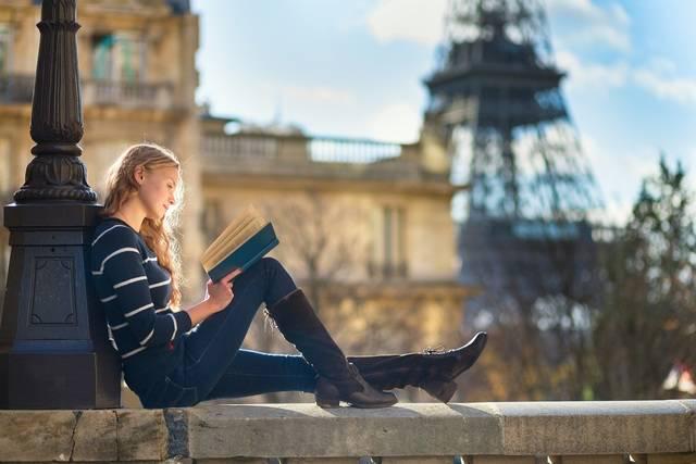 รูปภาพ:https://www.studyinsured.com/wp-content/uploads/2014/05/Reading-in-Paris-Going-Abroad-Makes-You-Smarter.jpg