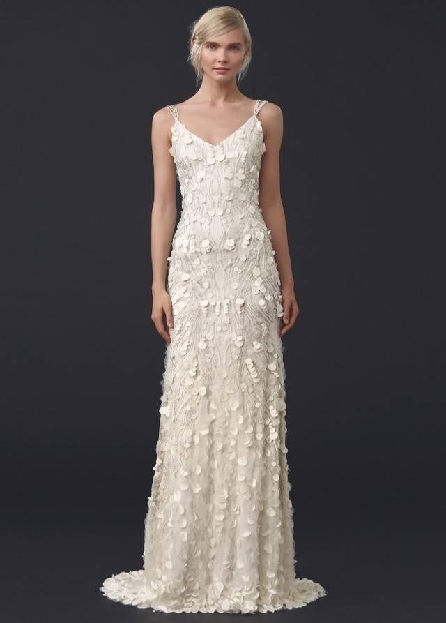 รูปภาพ:https://pixel.brit.co/wp-content/uploads/2016/02/theia-sequined-gown-645x900.jpg