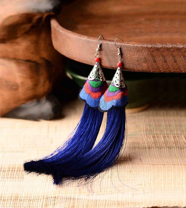 รูปภาพ:http://g02.a.alicdn.com/kf/HTB1PkKnHVXXXXb7XXXXq6xXFXXX4/Yunnan-Style-Female-Long-Tassel-Earrings-Tibetan-Silver-Women-Ribbon-Ethnic-Plant-Dangle-Earrings.jpg