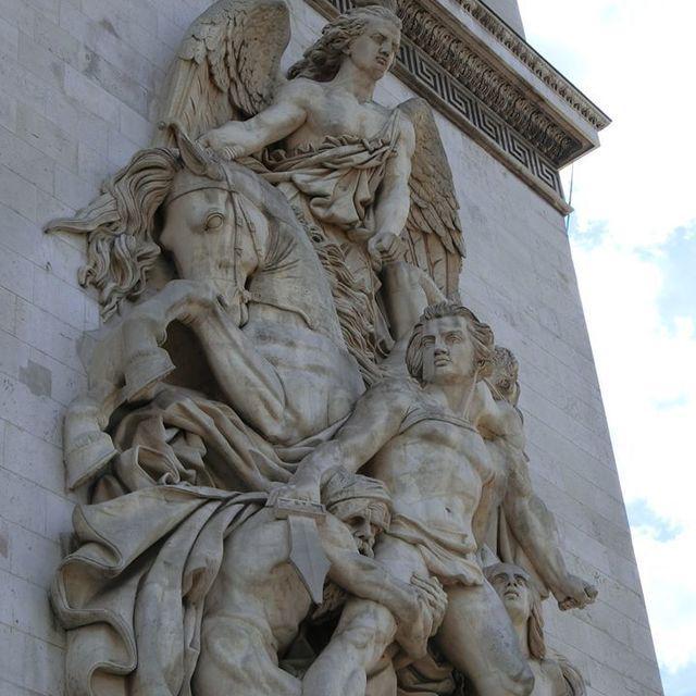 ตัวอย่าง ภาพหน้าปก:พามาเช็คอินกรุงปารีส จาก 'ประตูชัย' สู่ 'พิพิธภัณฑ์ลูฟว์' สุดอลังการ