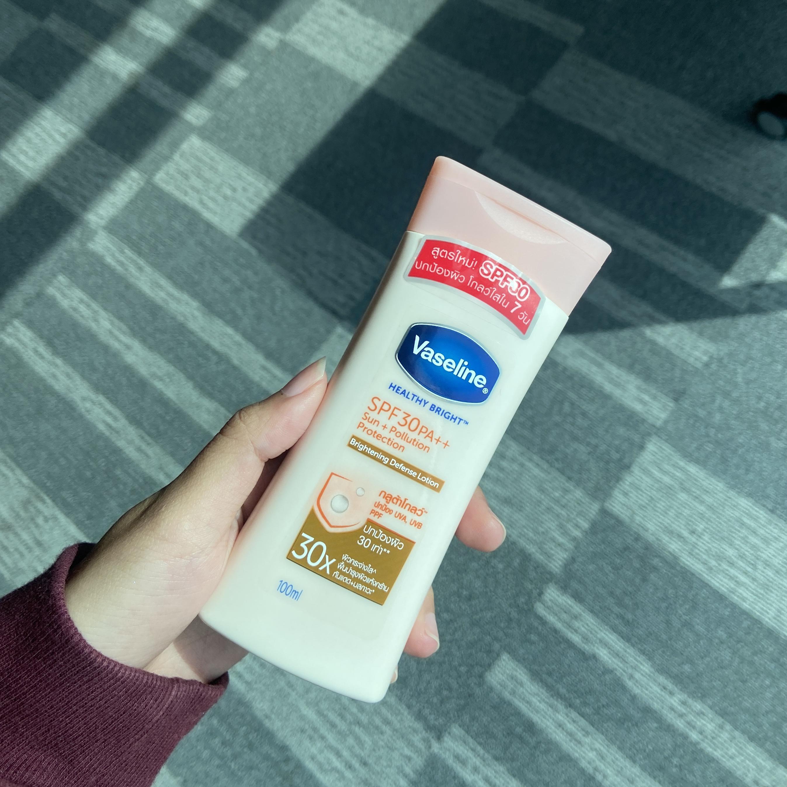 ภาพหน้าปก Vaseline สูตรใหม่!! กันแดด+กันฝุ่น+ผิวโกลว์ใน7วัน🌞🪄🪞 ที่:1