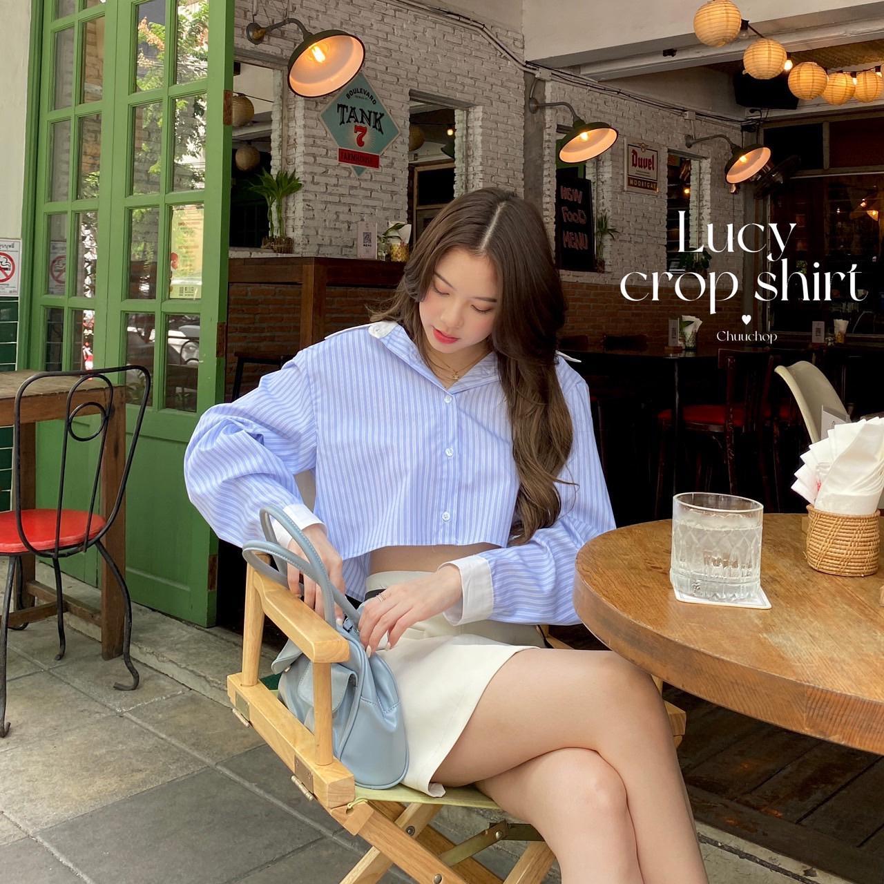 ภาพหน้าปก Lucy Crop Shirt เสื้อเชิ้ตครอปสีฟ้าลายทาง สไตล์เกาหลี  ที่:0
