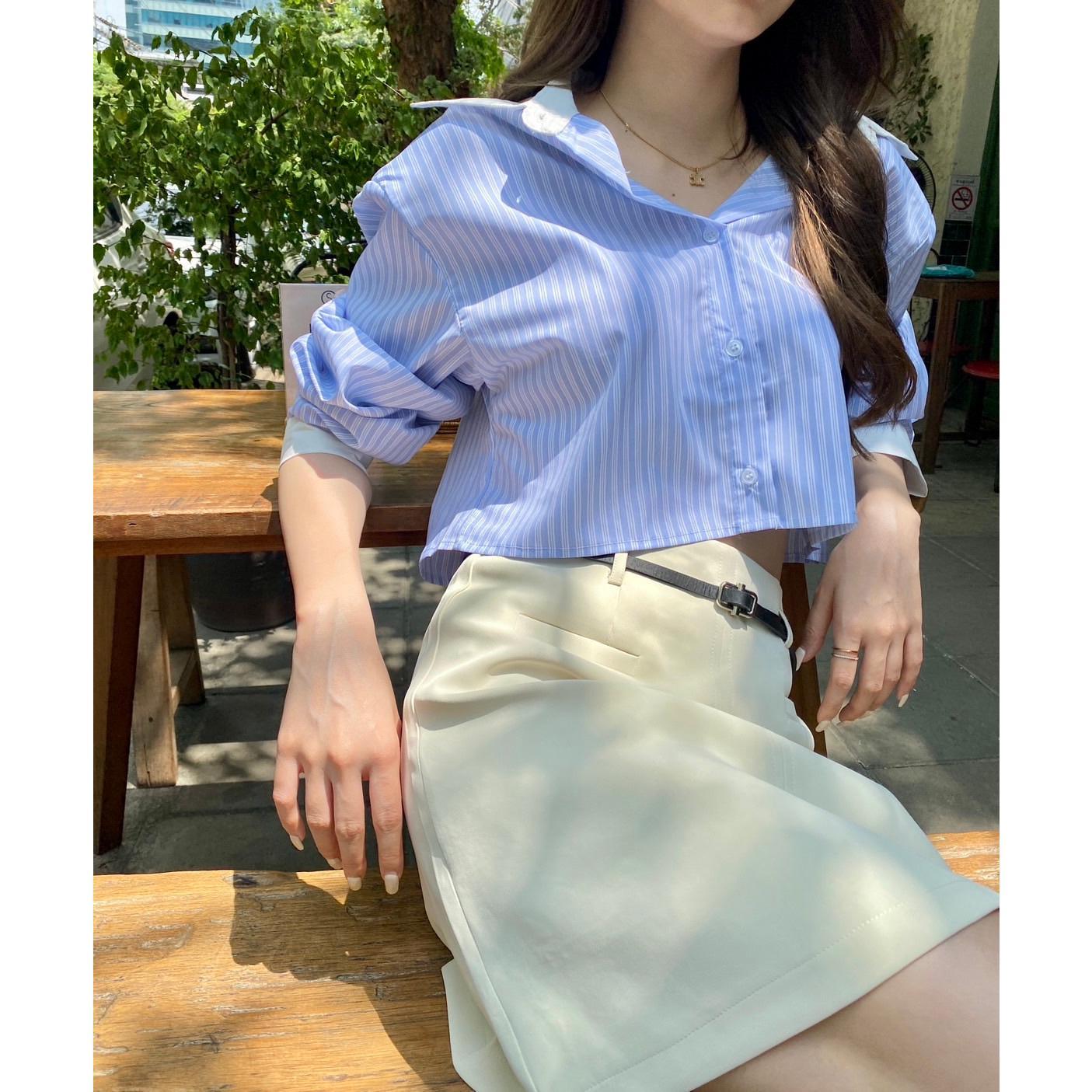 ภาพหน้าปก Lucy Crop Shirt เสื้อเชิ้ตครอปสีฟ้าลายทาง สไตล์เกาหลี  ที่:2