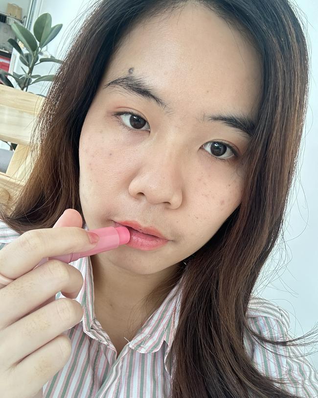 ภาพหน้าปก ปากนุ่มๆ ต้องยกให้ลิปมันเภสัชกรในตำนาน Bhaesajchakorn Ultra Lip Treatment ✨  ที่:1