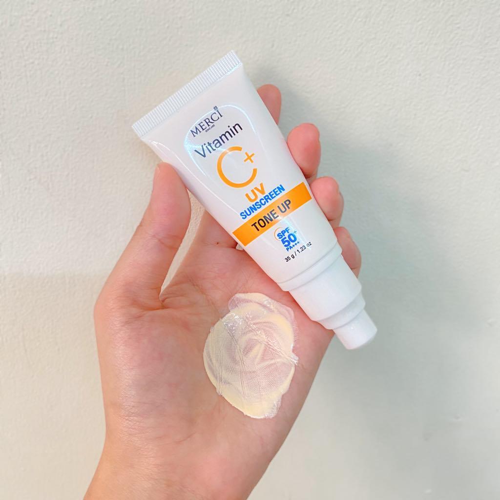 ภาพหน้าปก มาปกป้องผิวฟีลแฟนด้วยกันแดดน้องใหม่ Merci Vitamin C UV Sunscreen SPF50+ PA+++ กันค่า~! ที่:1